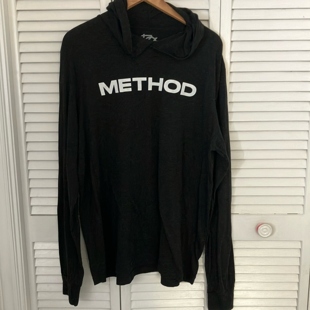 Method thin black hoodie